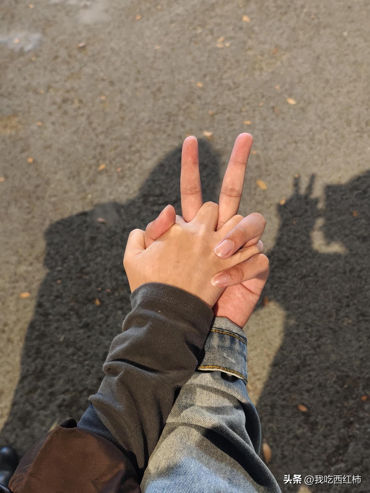 喜提大九岁姐姐那天晚上，他说我故意的…
那晚的最后，我把姐姐送回了家，没有多想，