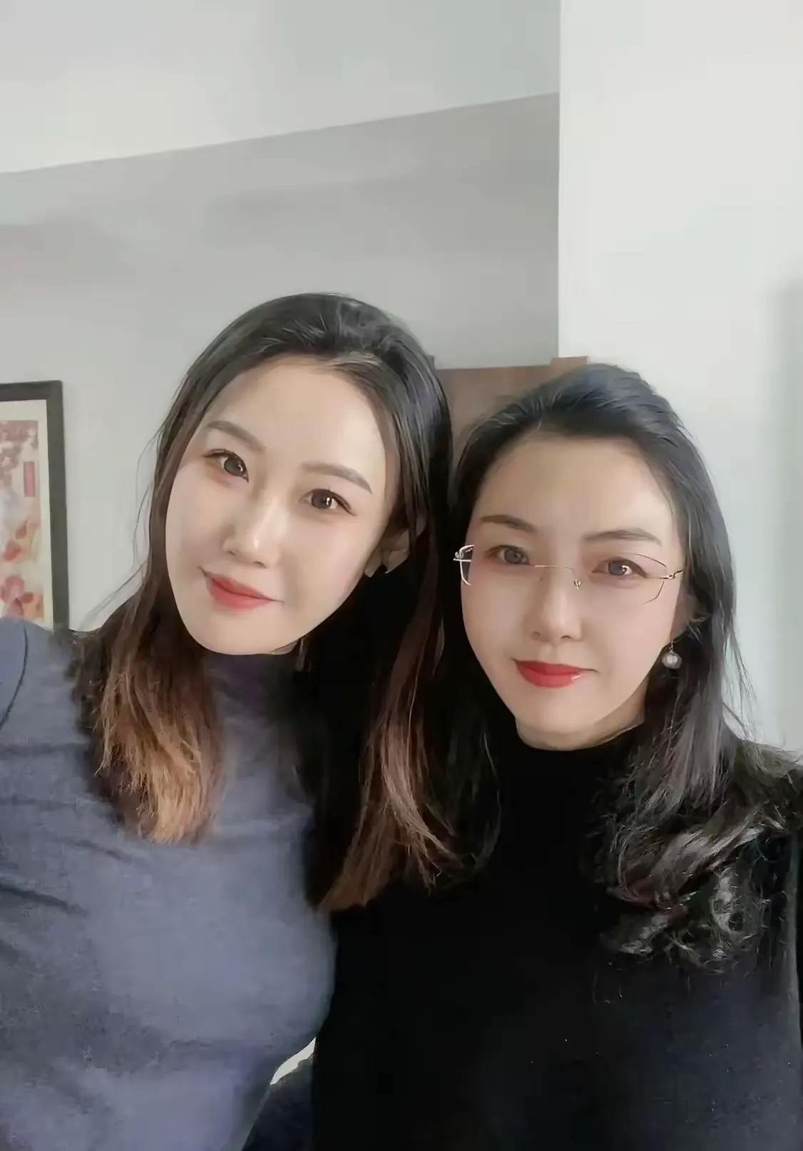我滴个神呐，是不是我眼神不好？我真的分不清，究竟谁是妈妈？谁是女儿？

网友分享
