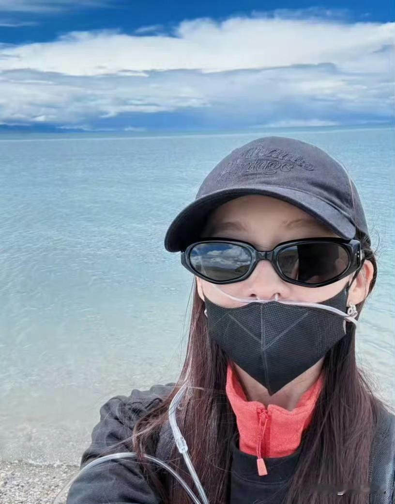 李沁插鼻氧管


李沁旅行高原反应，为了拍美美的照片，插鼻氧管也要美美的出片[捂