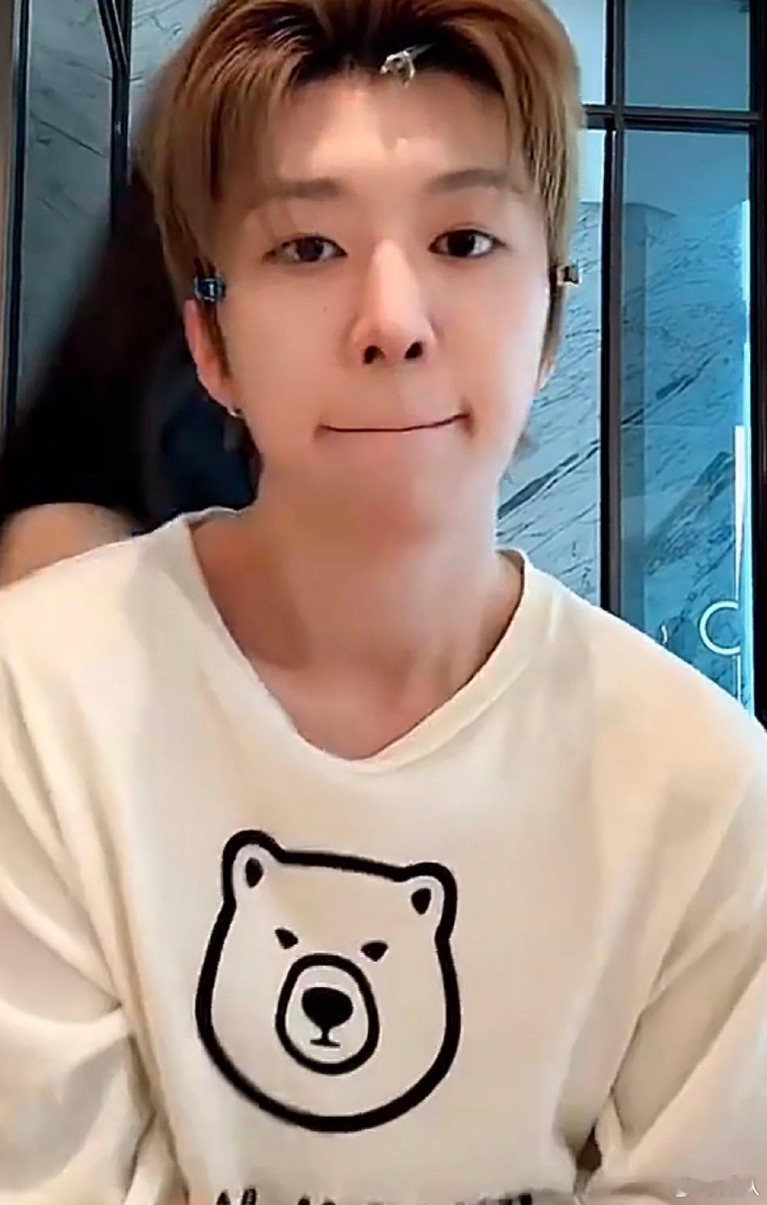 范丞丞直播突然唱了一句Justin范丞丞唱了一句justin 范丞丞直播突然唱了