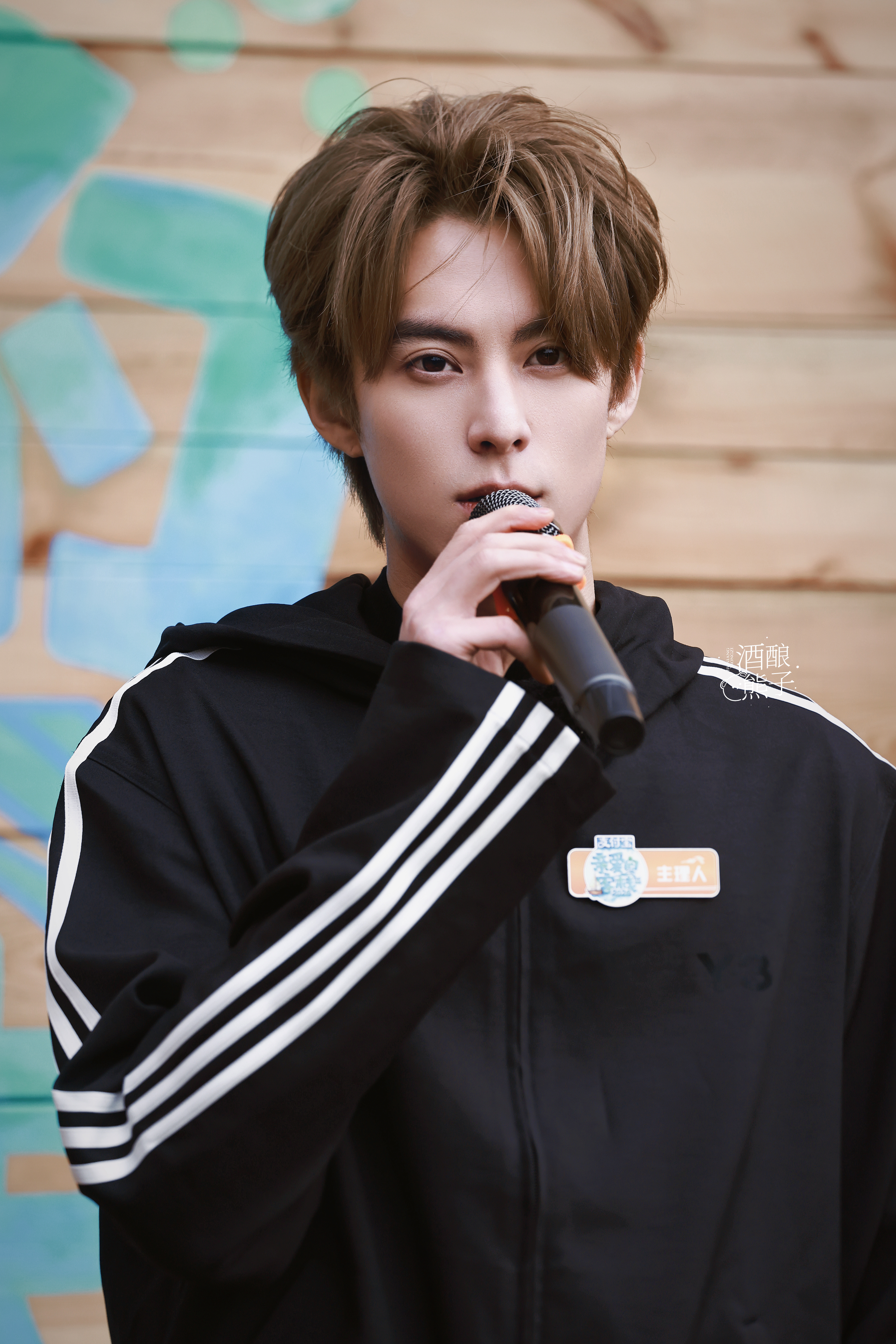 就硬帅啊王鹤棣。。。亲爱的客栈录制路透亲爱的客栈