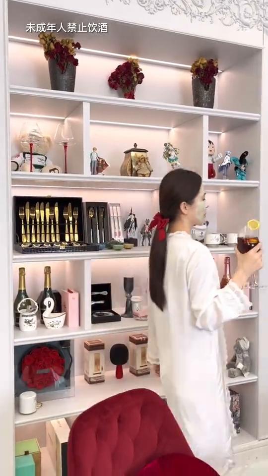 女演员的成绩是回家玫瑰水，挺香的，擦掉，晚安。
