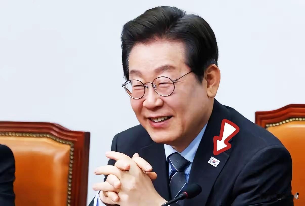 在一场专访中，
面对西方记者关于“台海冲突韩国是否介入”的尖锐逼问，韩国政客李在