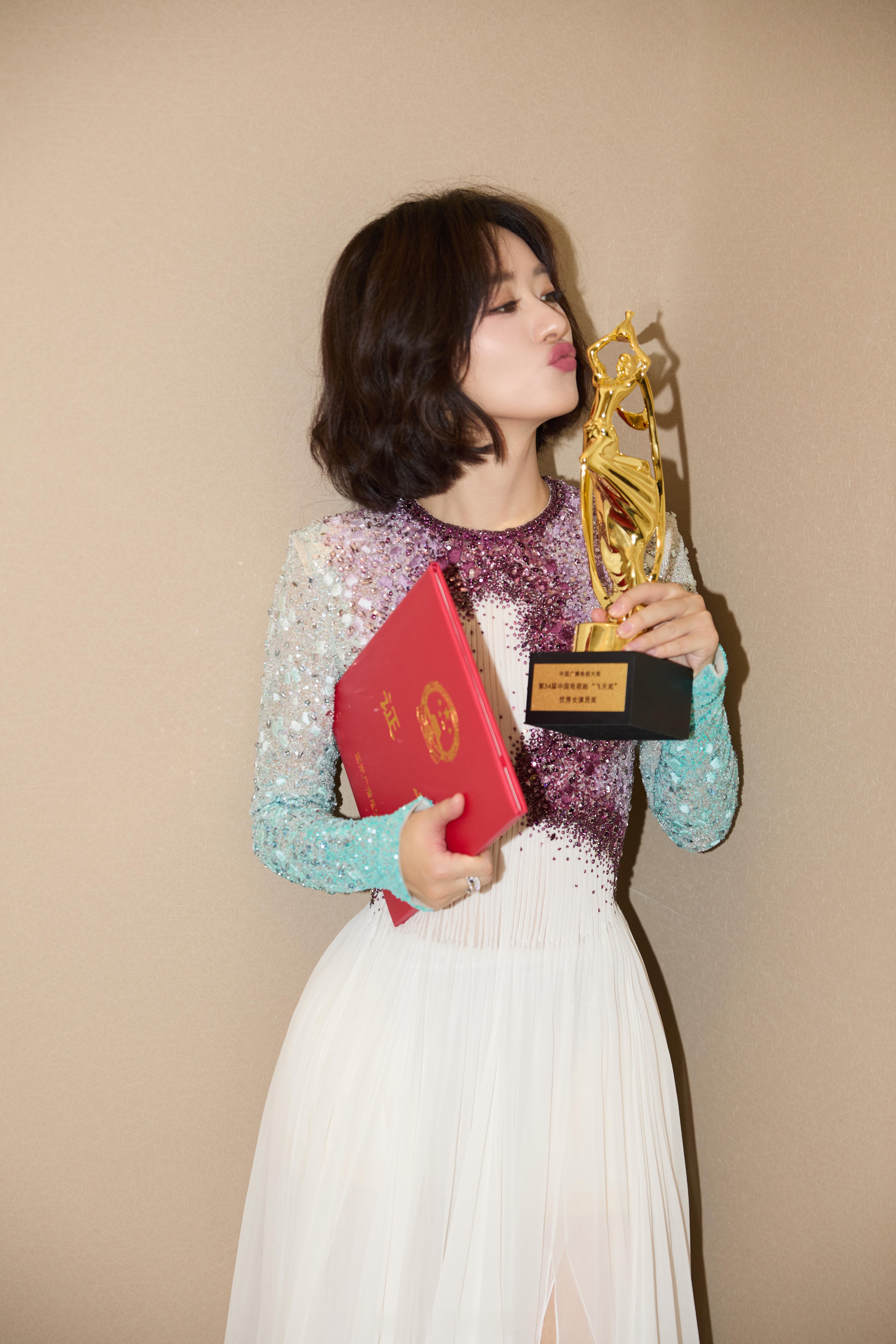 #赵丽颖这次没有陪跑##赵丽颖85花第一个飞天视后# ​​​ 赵丽颖，如同一朵盛