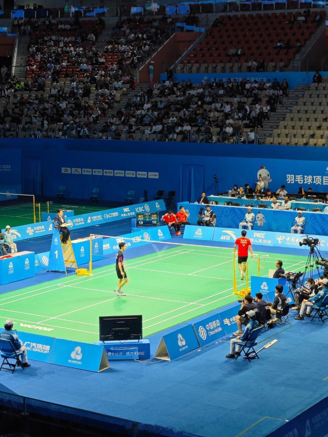 男团成年 决赛 江苏队 1-1 浙江队 男单 石宇奇 16-21 21-17 2