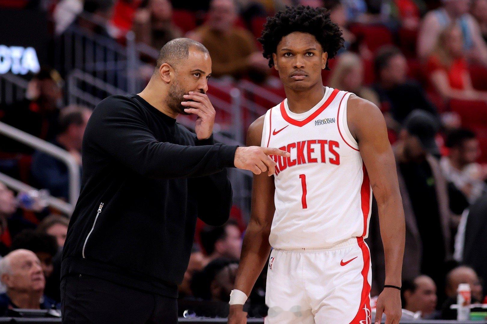 记者：“乌度卡对你的职业生涯意味着什么？”阿门：“意义重大，兄弟。我的意思是，是