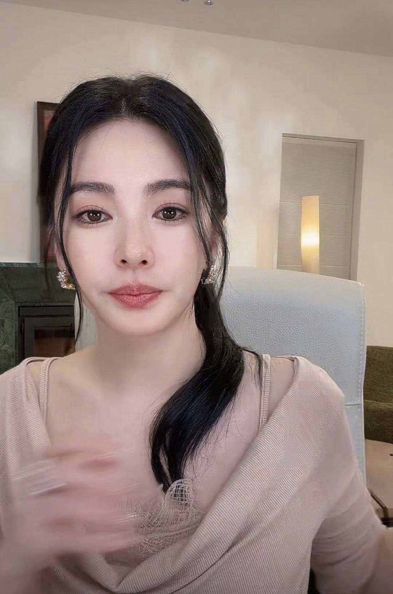 哎我去！什么情况？张雨绮复出直播带货了？她的事儿过去了吗？被辽视春晚除名的事儿才