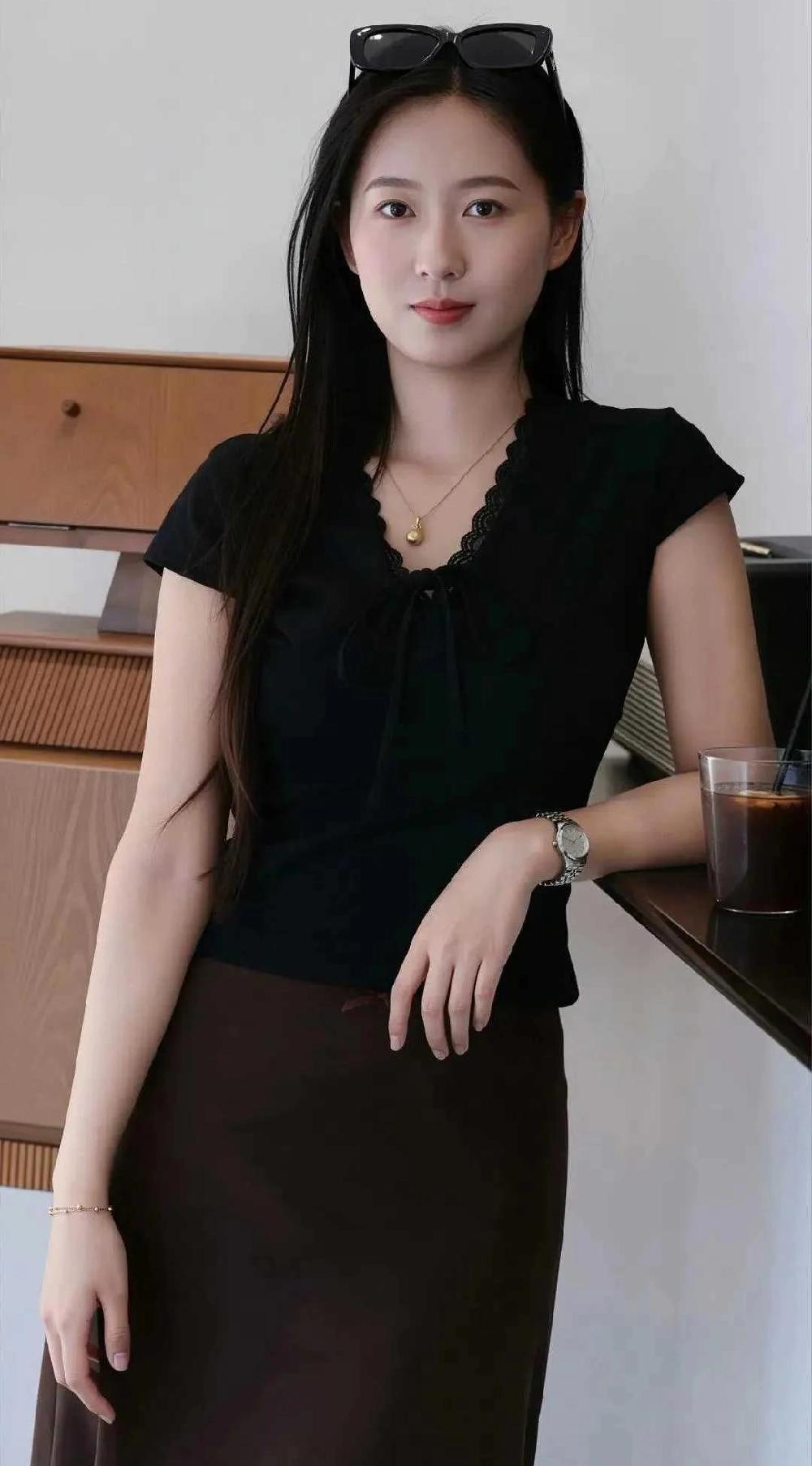 今日街拍，这样的美女怎能让人不心动？