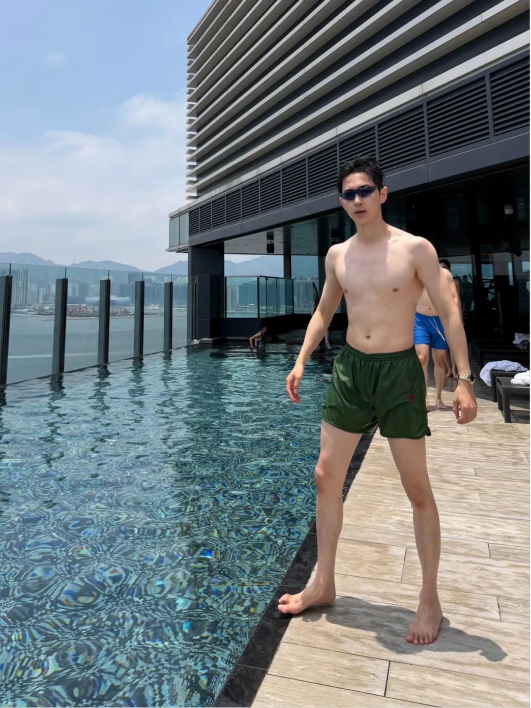在香港继续备战Hyrox 腹肌逐渐消失