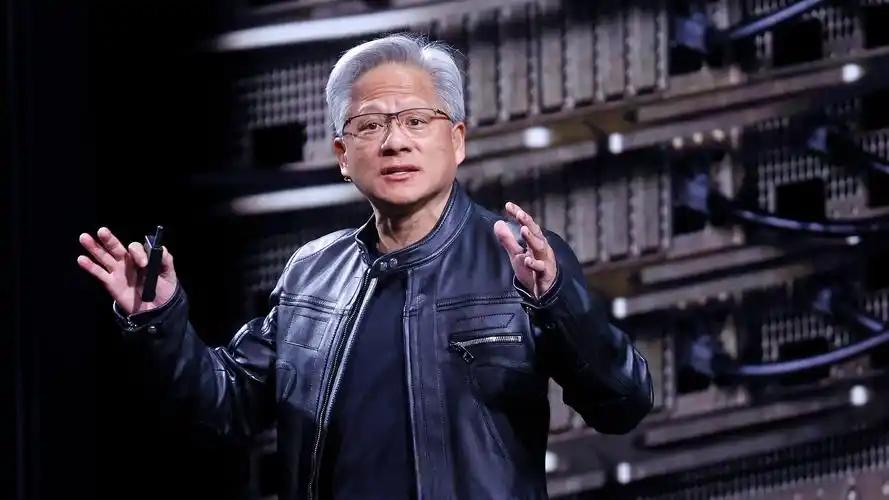 英伟达最近干了件大事，拉上黑石、贝莱德、高盛等六家华尔街巨头，搞了个算力融资平台