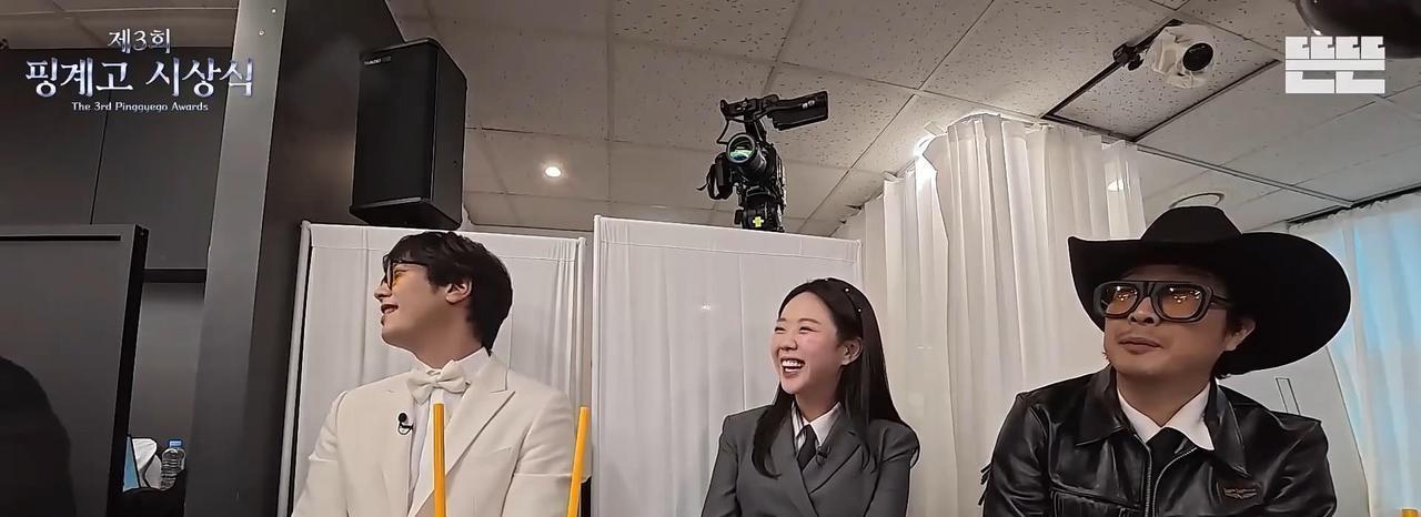 离开跑男后，他去了戛纳电影节领奖。
你记得那个搞笑摔跤的李光洙。
他现在用演技敲