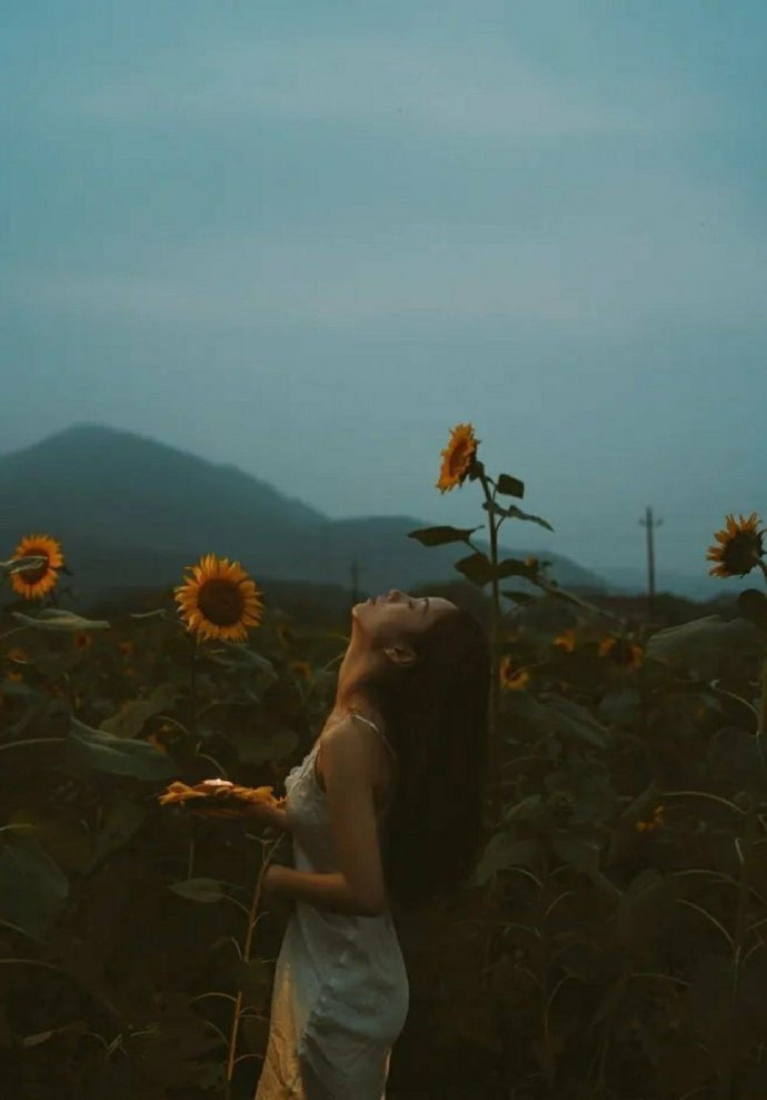 过日子就是平平常常，有时候有意思，有时候很没意思。不要成天到晚地找意义。 ——黄