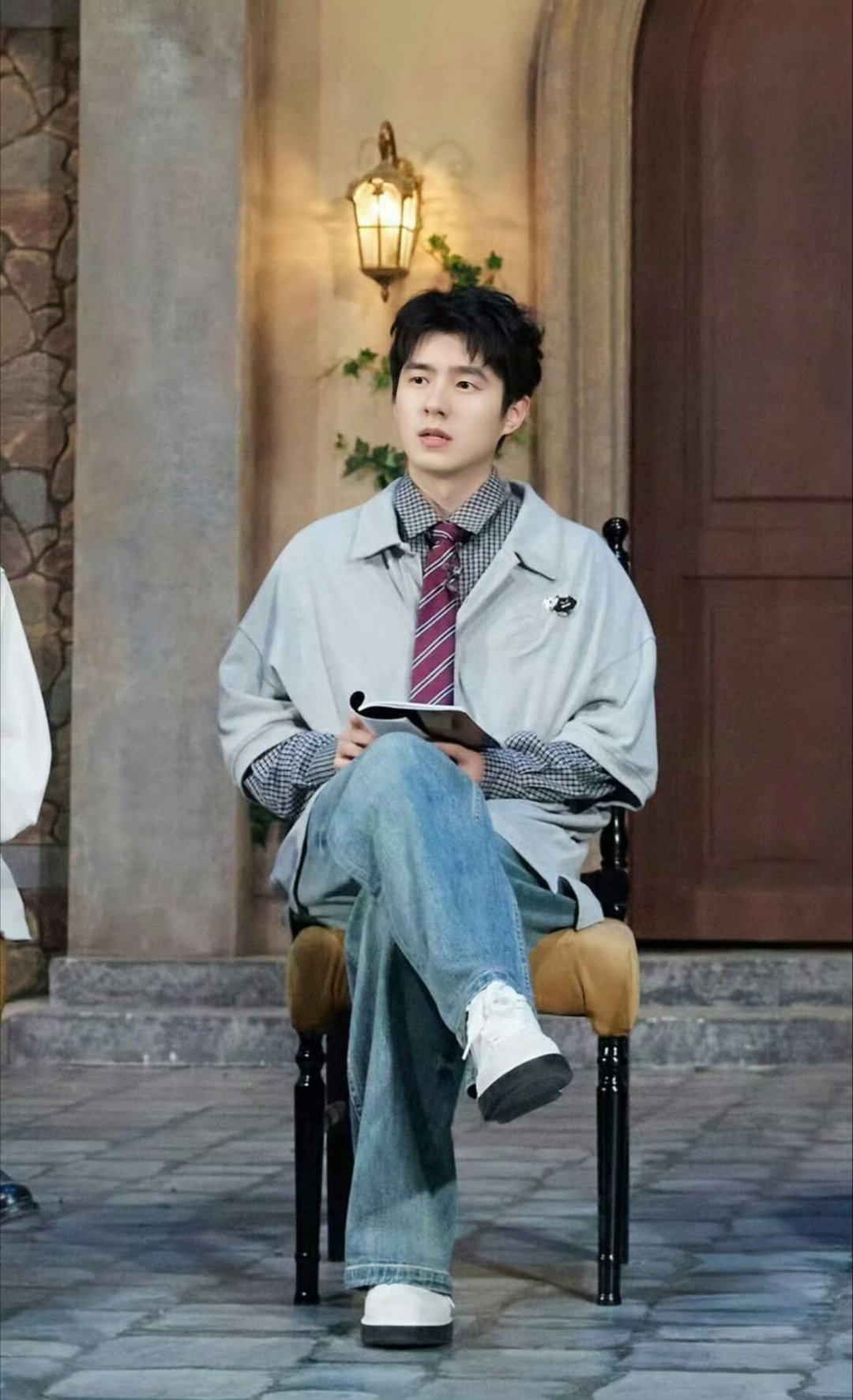 刘昊然送王栎鑫的蛋糕刘昊然 近期关于蛋糕价格的讨论很多。其实朋友之间，礼物本就无