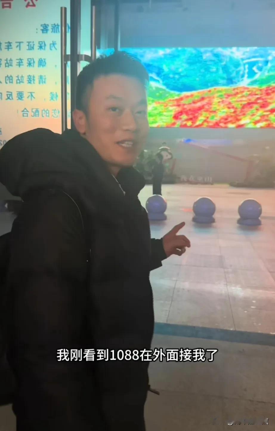 从秋爸这里认识了1088，翻了翻他的主页，没想到比秋爸还苦命。
现在两个伤痕累累