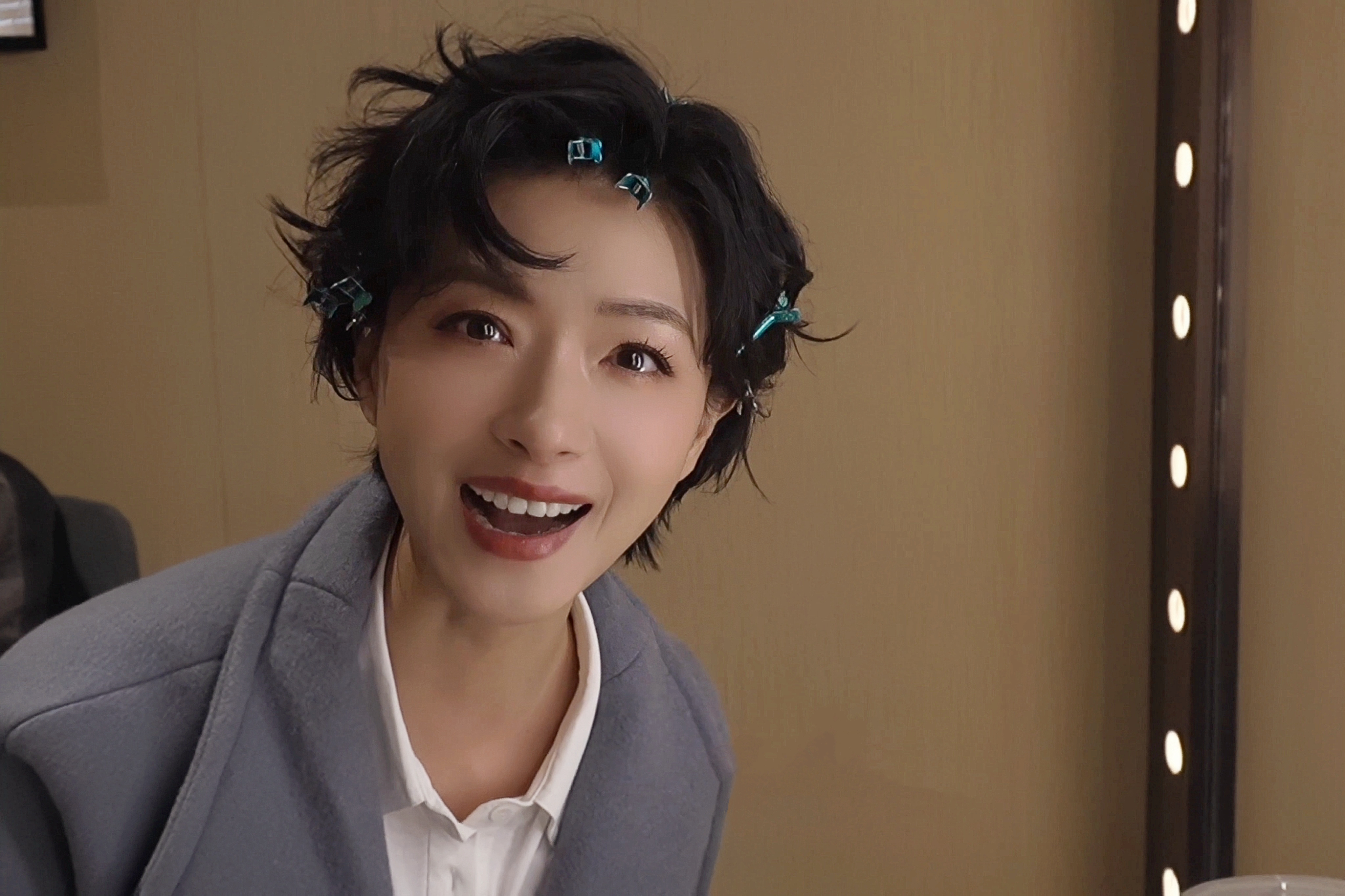 超话大赏｜万茜你好打劫 ｜万茜icy 像星星落入眼底，像糖融化心底，一切美好皆是