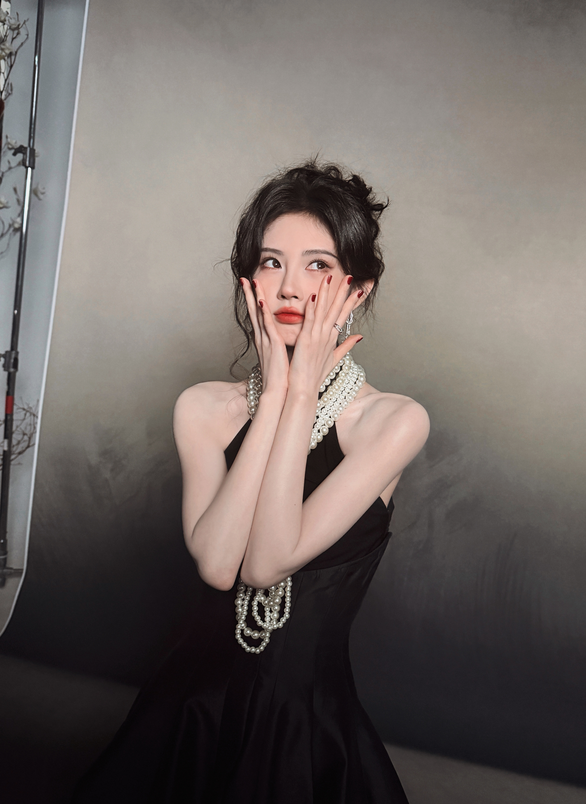 jjy鞠婧祎魏枝jjy鞠婧祎花戎“这个世界乱乱糟糟 而鞠婧祎干干净净可以悬在我的