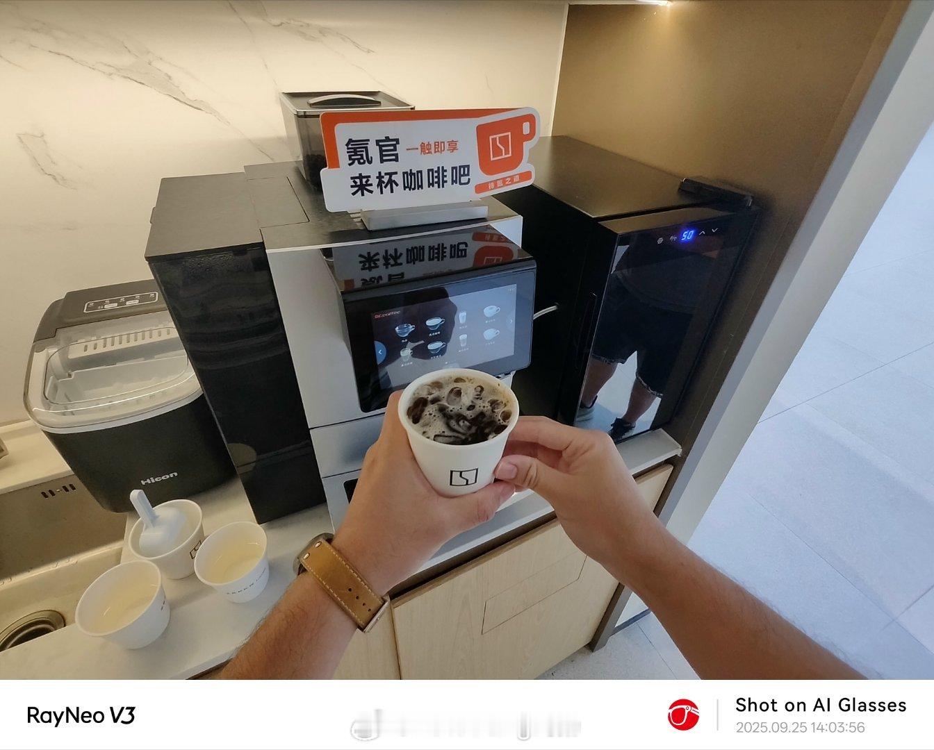 新能源汽车和阿哲老师来感受极氪咖啡，不对，是杭州湾库里南，不对，是极氪9X，大中