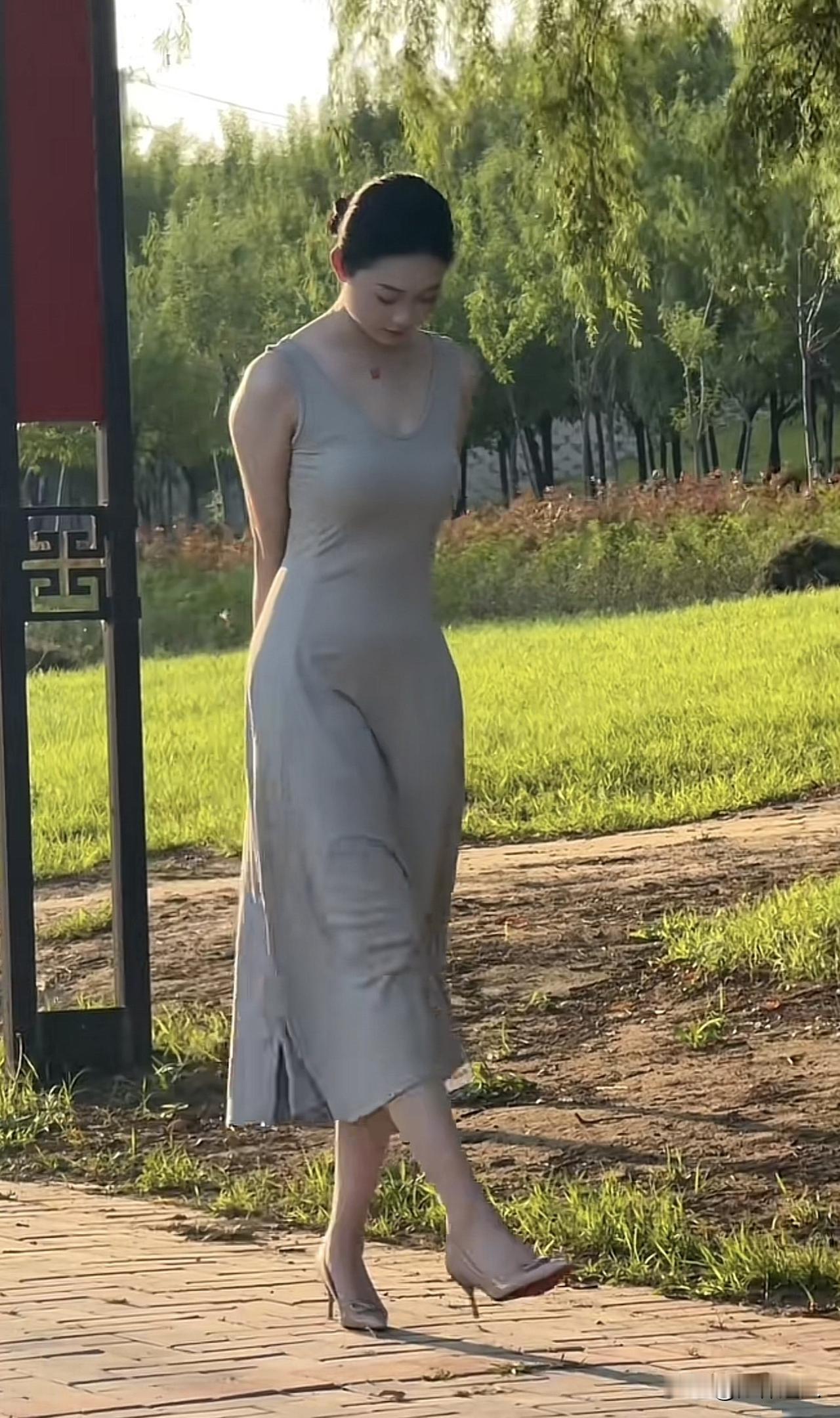 如果你总感觉自己没有力量，那你应该“缺德”。

德，就是一种维护生命的品质与力量