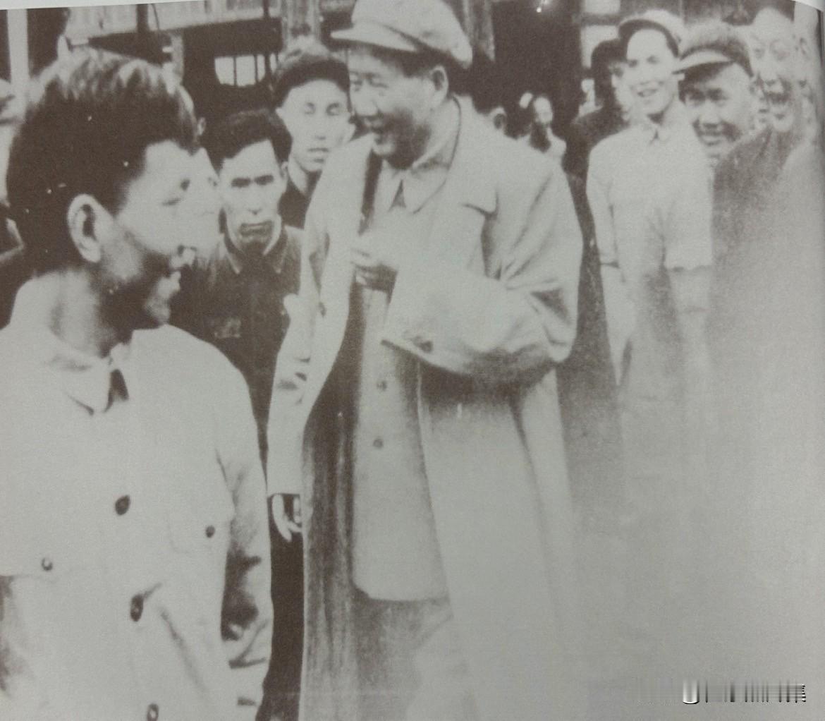 1958年3月28日，中共中央主席、国家主席、中央军委主席毛泽东主席在参加完中央