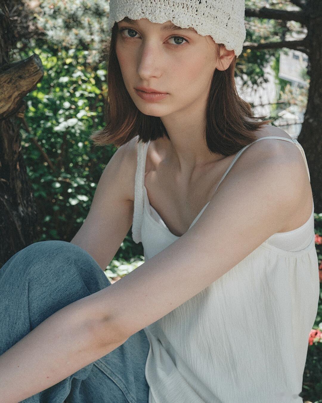 Darina for 韩国品牌AaU 26ss 躲进绿意里，享受属于自己的闲散时