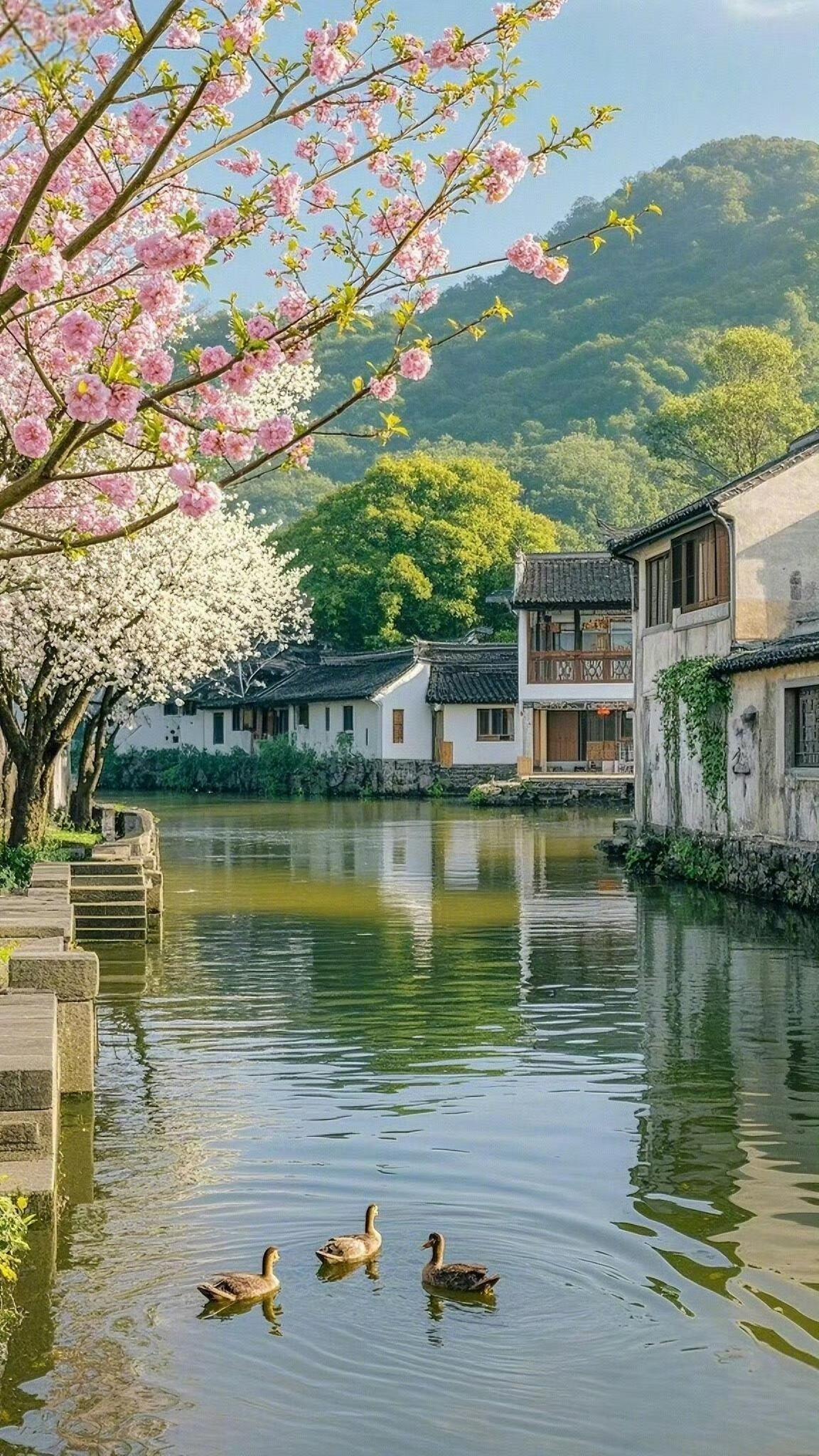 越有钱的人，越在到处找机会、找生意；
越没钱的人，反而这也瞧不上、那也嫌丢人，