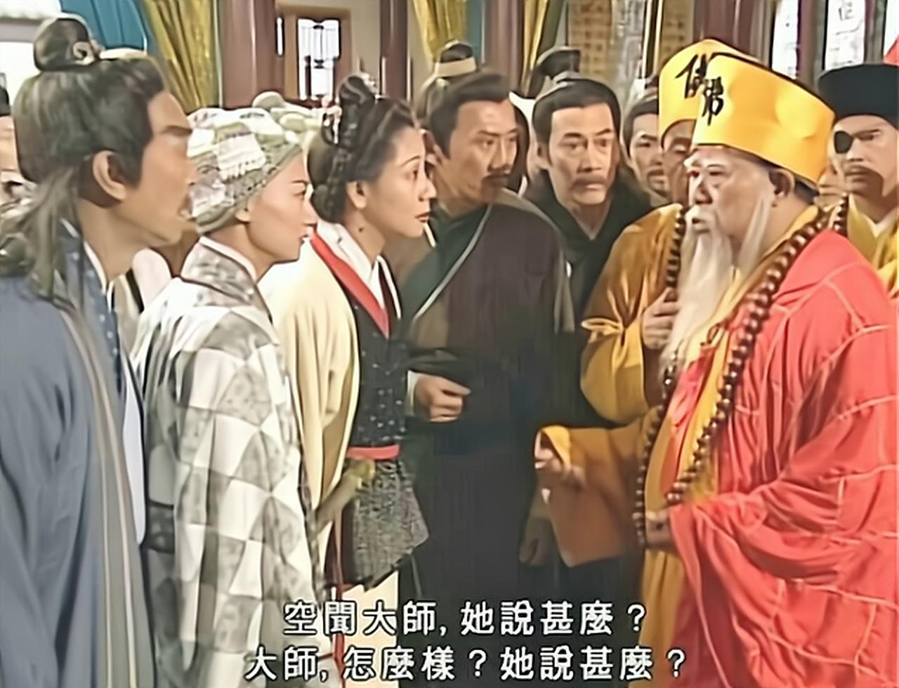 《倚天屠龙记》门派实力排名：
第一肯定是武当，有张三丰坐镇毫无争议。
第二是少林