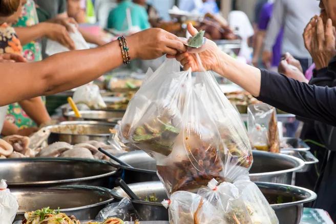 霍尔木兹海峡遭封锁：全球供应链告急，美国“隐形脆弱性”浮出水面

自2月28日伊