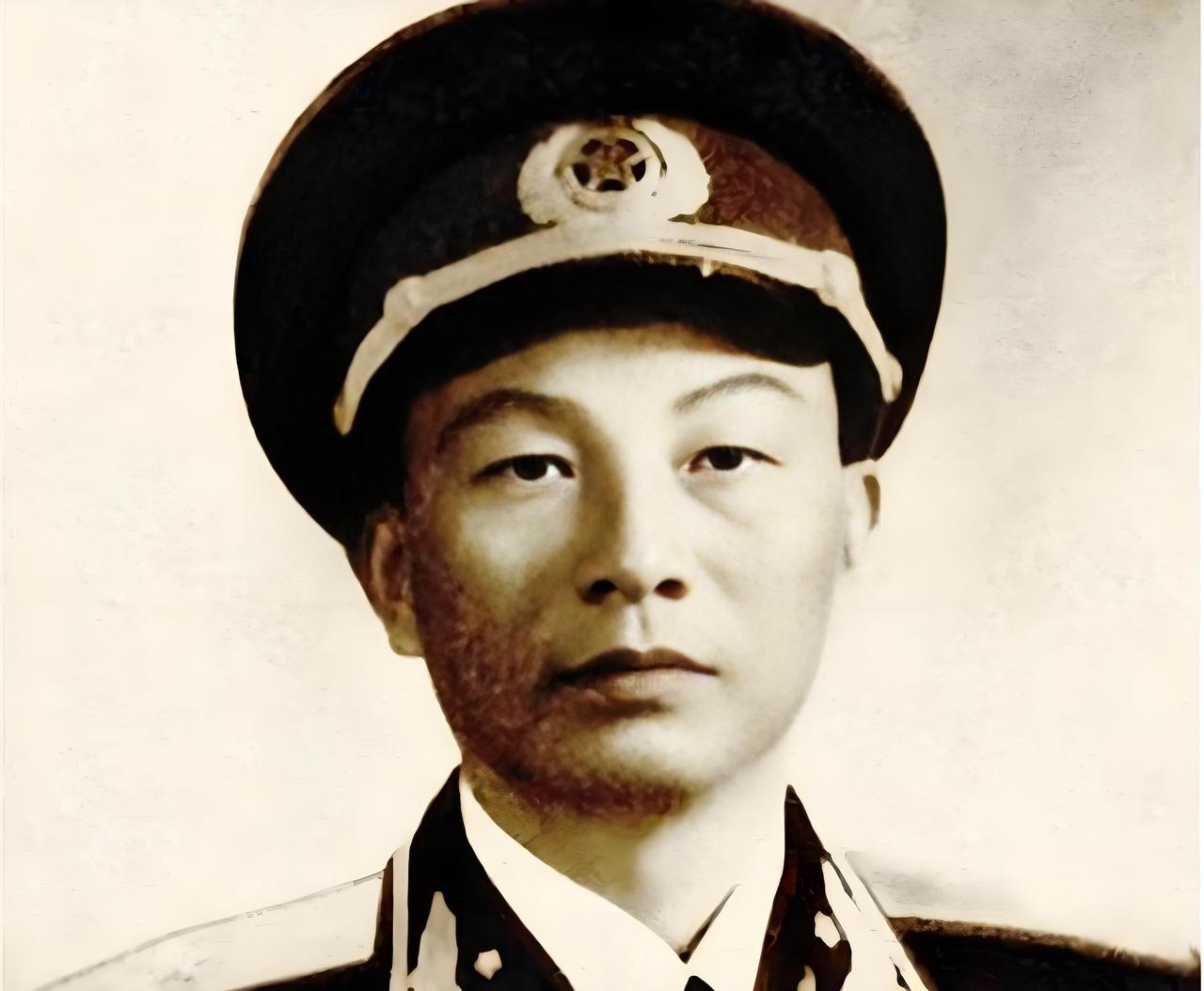 1979年11月14日下午，杭州人民广场挤满围观群众。公审台上，体格壮硕的熊紫平
