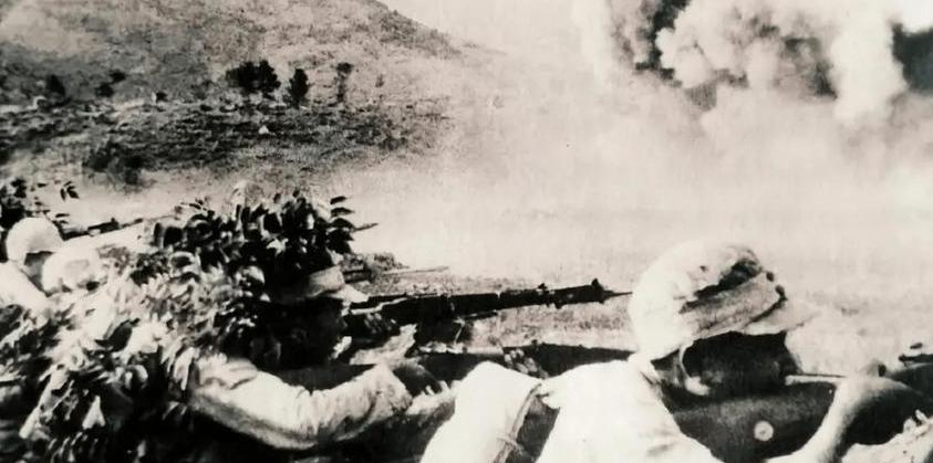 1945年6月，雪峰山。中国军队20万人对日军10万人，400架飞机掩护，美式装