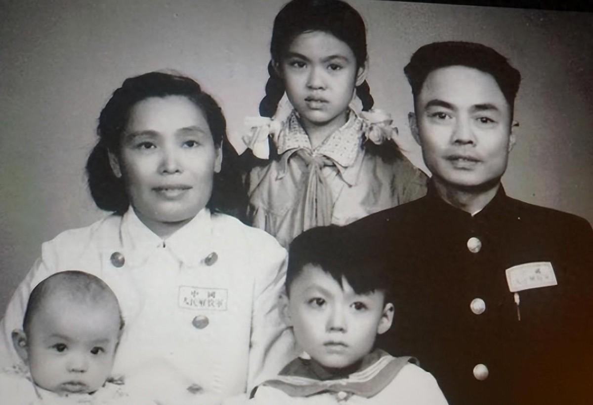 罗舜初将军的儿子罗炜彬，从筑路工人转为军人，罗舜初得知后为何感到不高兴？
197