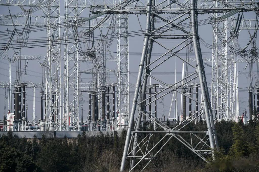 《中方的“电力国家”正从战争中胜出》纽约时报这篇文章详细探讨了在全球地缘政治动荡