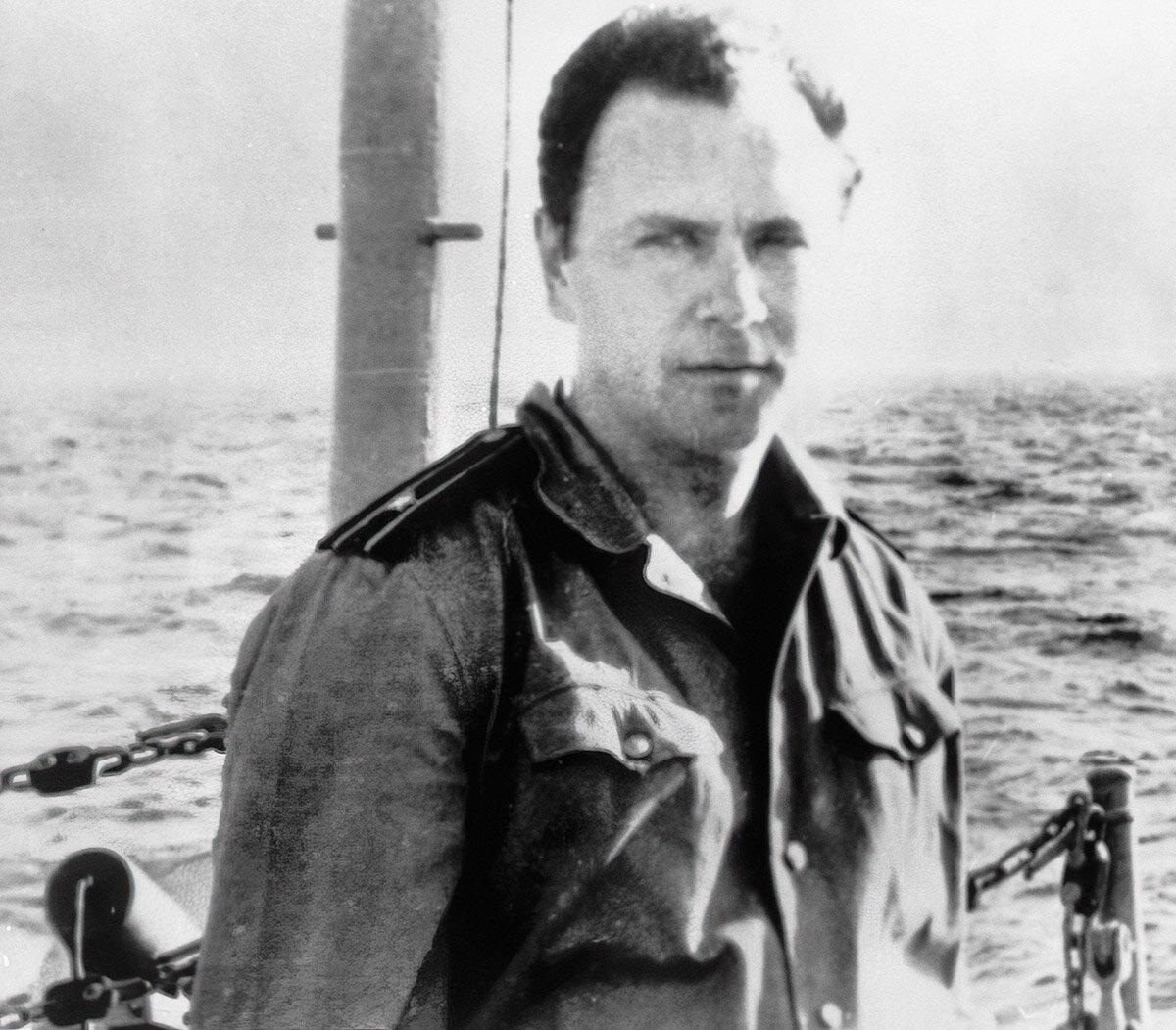 勃列日涅夫停滞时期，苏联海军大型反潜舰 “警戒” 号曾爆发一场极具戏剧性的兵变，