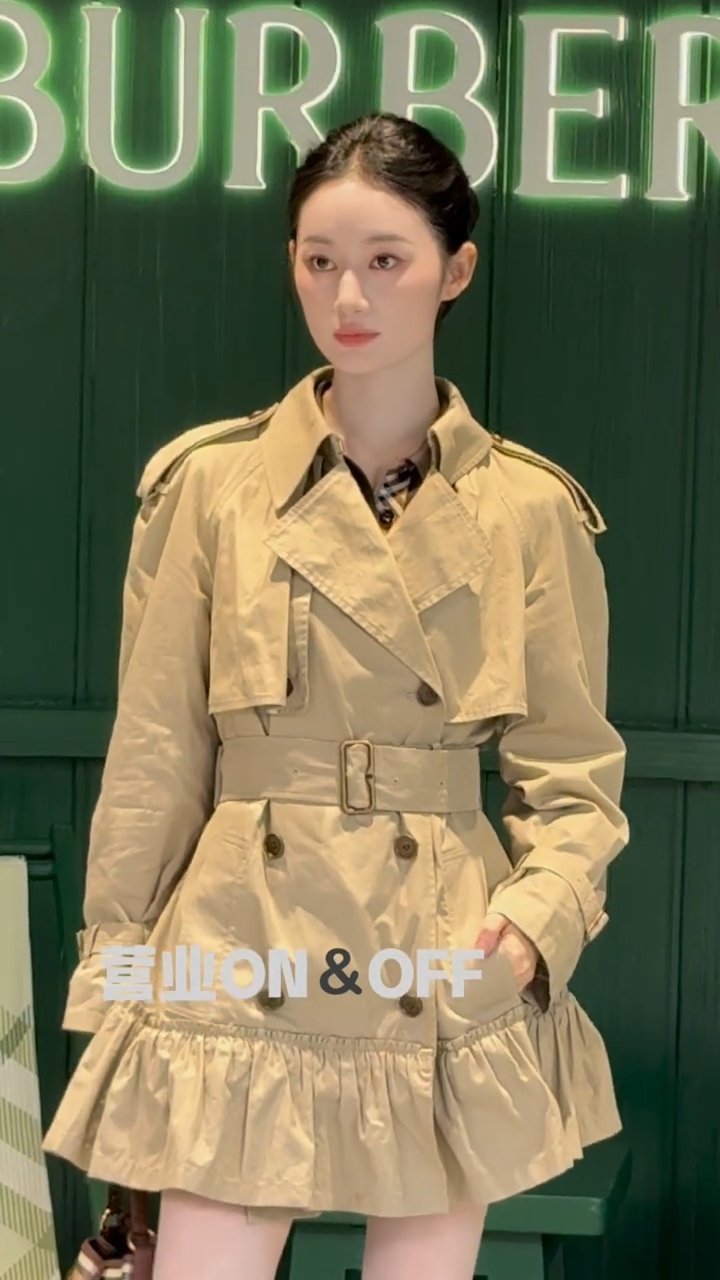 姐姐今天有种留洋归来大小姐的感觉郭晓婷风衣裙长靴造型郭晓婷海归大小姐既视感