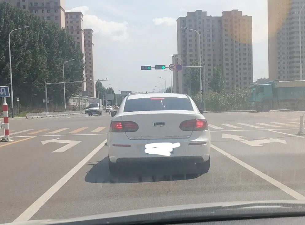 这车现在已经成古董级了，不过看外观依然足够新，而且尾部设计放在今天也不会感觉老套