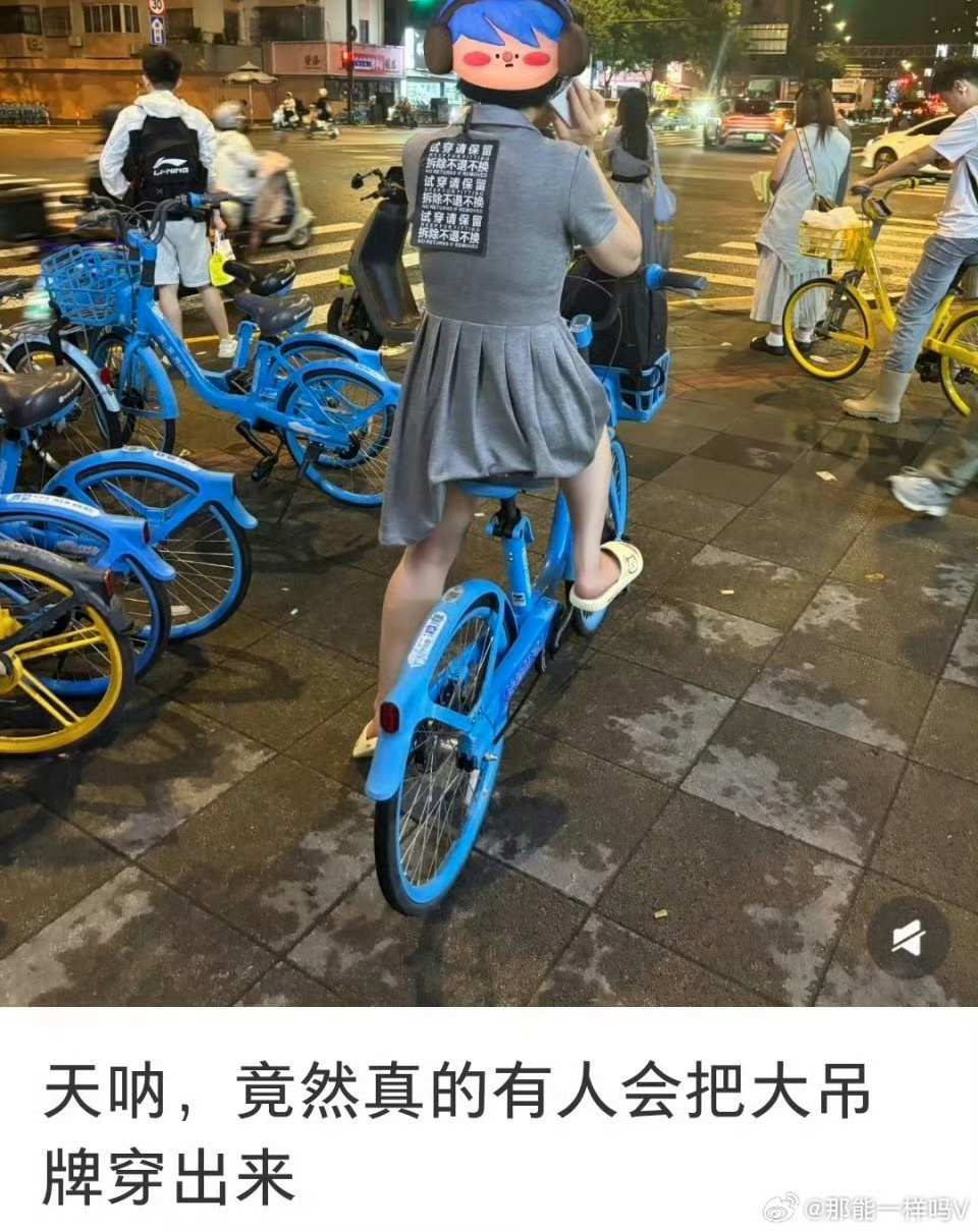 【臭不要脸的话题：女装高退货率是被迫拿起的维权武器】发起话题的小编就是一堆爱退货