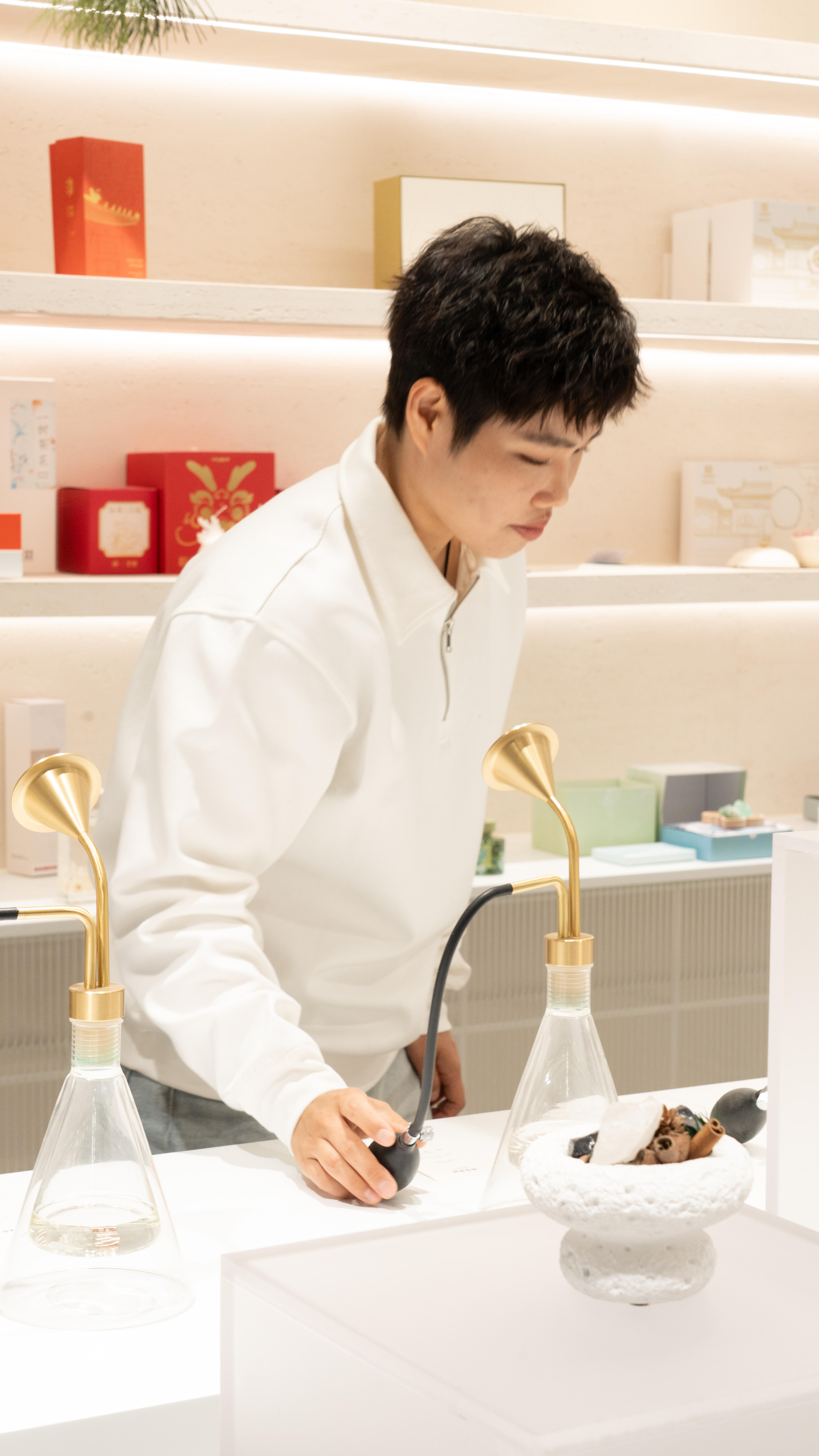 有新图，黄东萍这个妆造可以半永久 