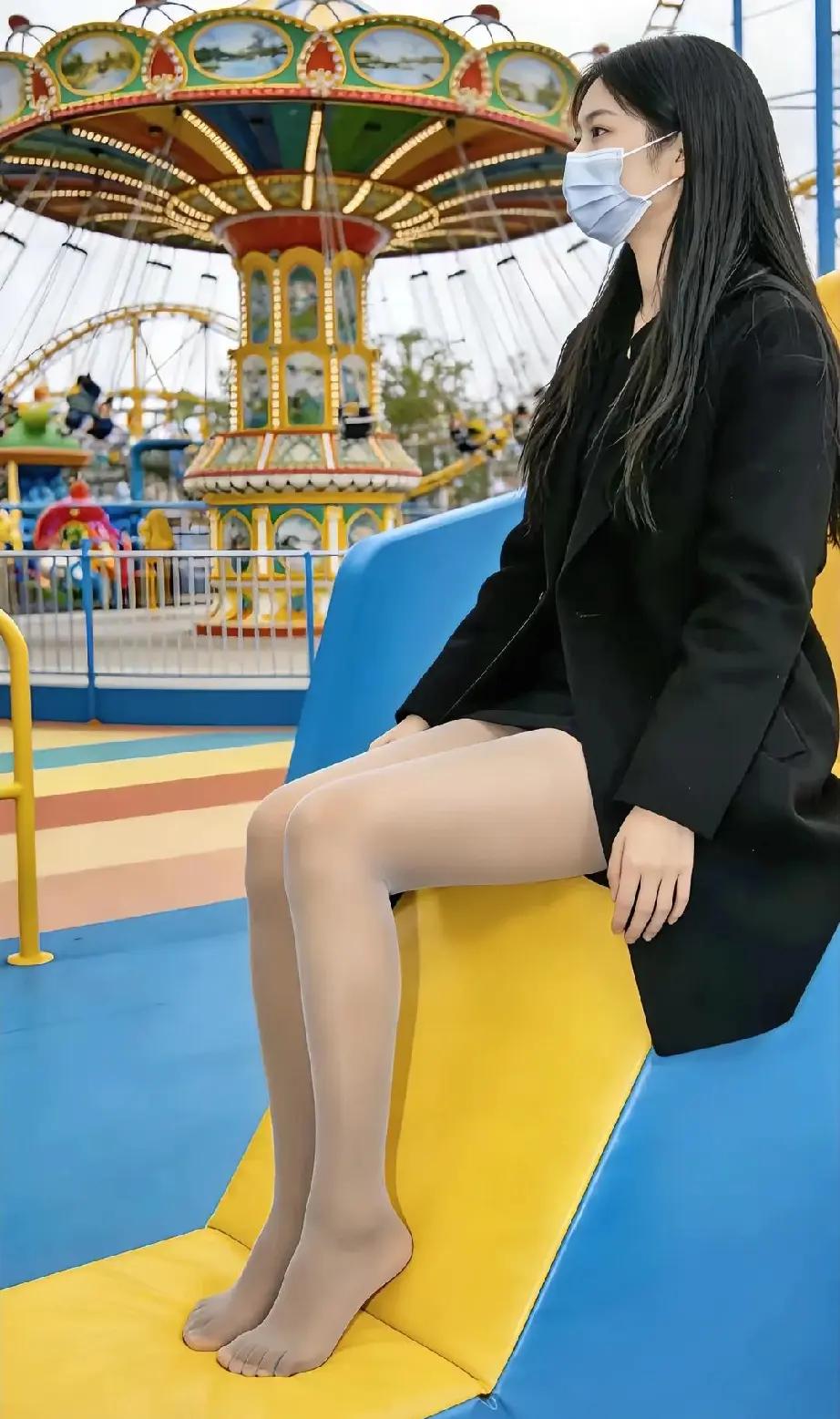 游乐场里带娃的一天。