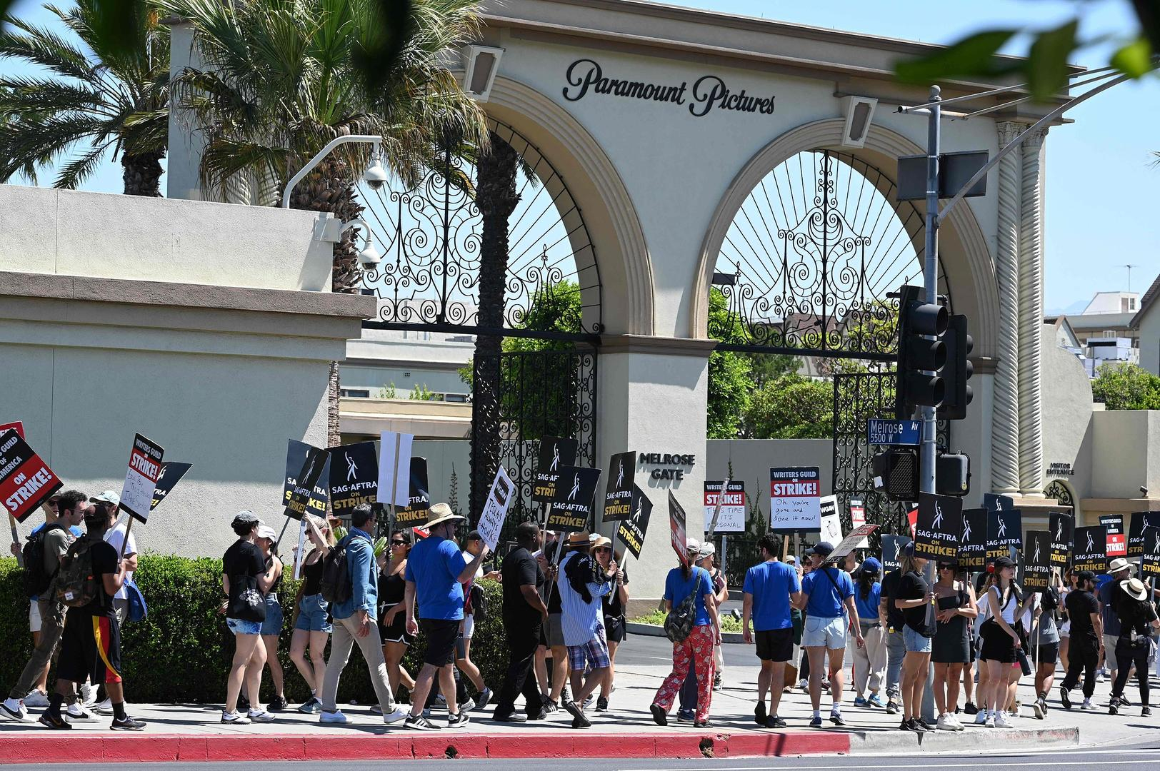 #多国内容创作者向AI讨债#【向AI讨债：诺贝尔文学奖得主参与，抗议AI使用人类