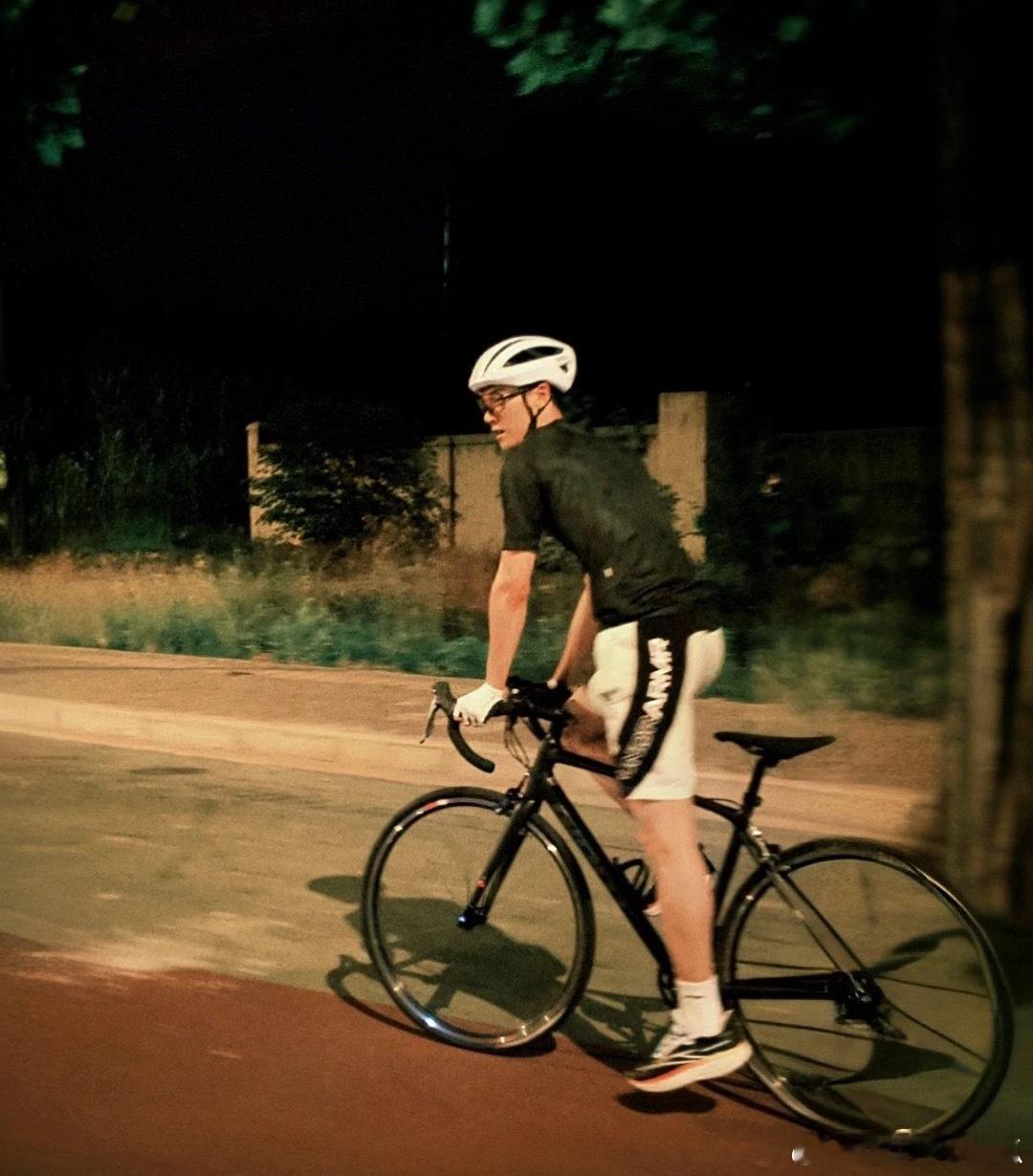 🚲百琦 李昀锐 ​​​