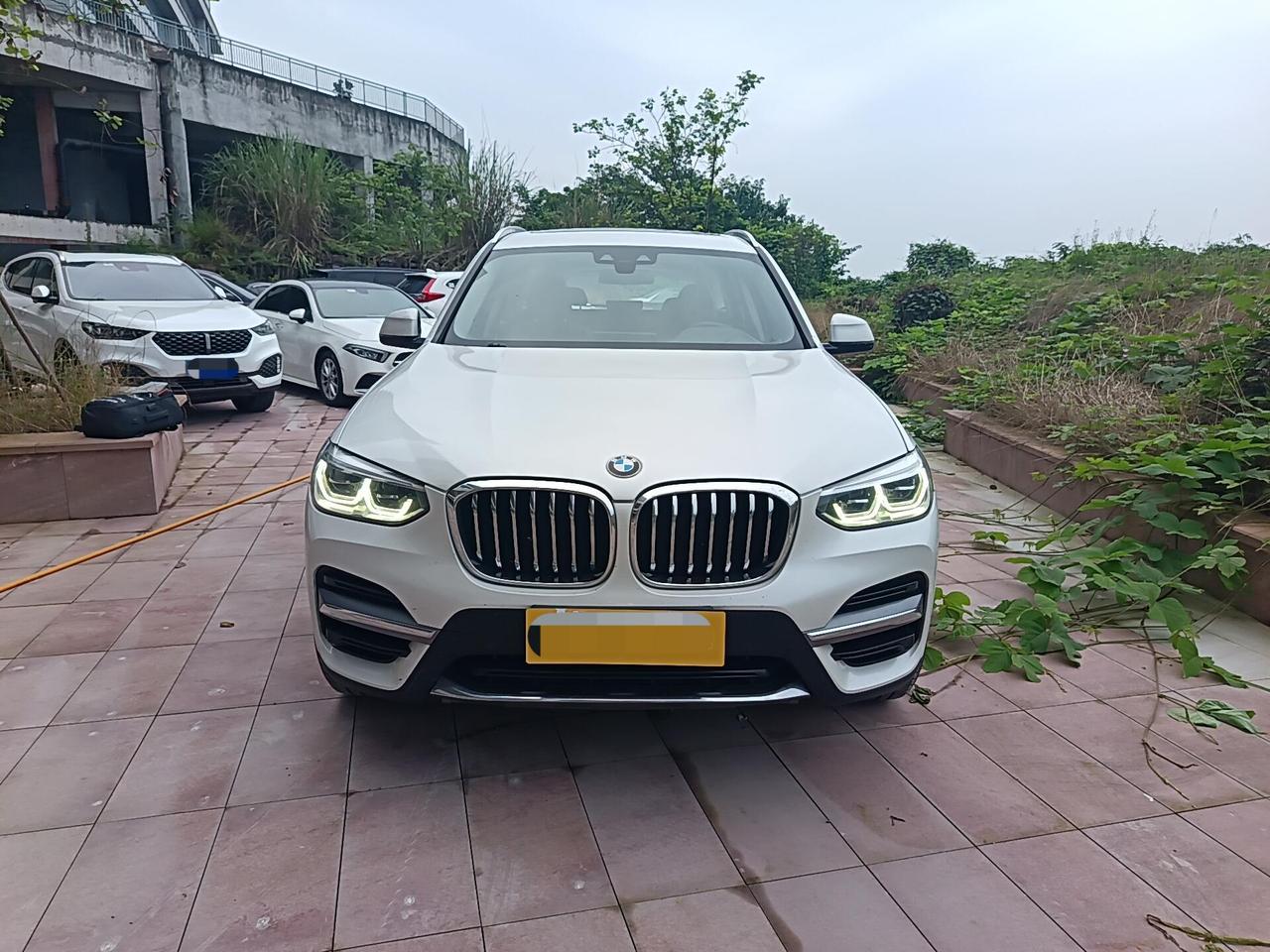 宝马X3新车疯狂降价，开了六年的二手X3，还能卖多少钱？
前两天验了一台宝马X3