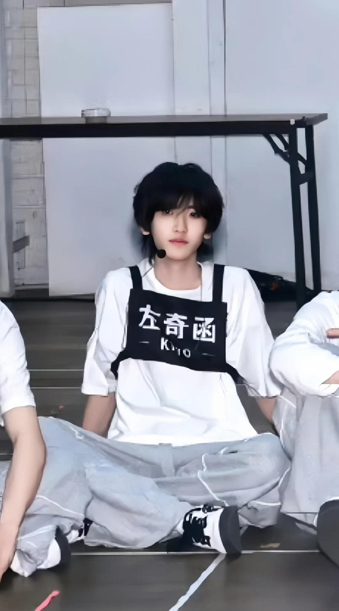 函函 这个状态拿什么输🥹🤏🏻
左奇函 tf家族