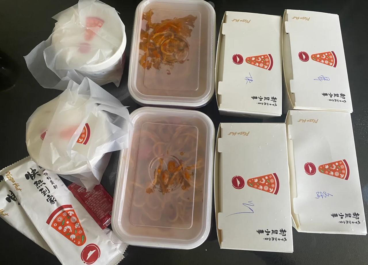 今天点了2份意面，4样小食，2个汤，居然花了170元，小贵。

2份经典番茄肉酱