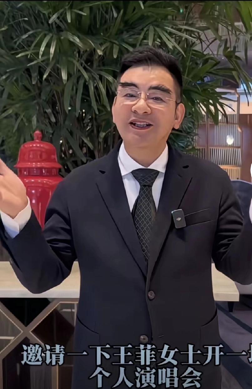 陈光标可真有意思。第一次喊话李亚鹏说要帮帮他。
然后第二次又说让李亚鹏跟王菲说一