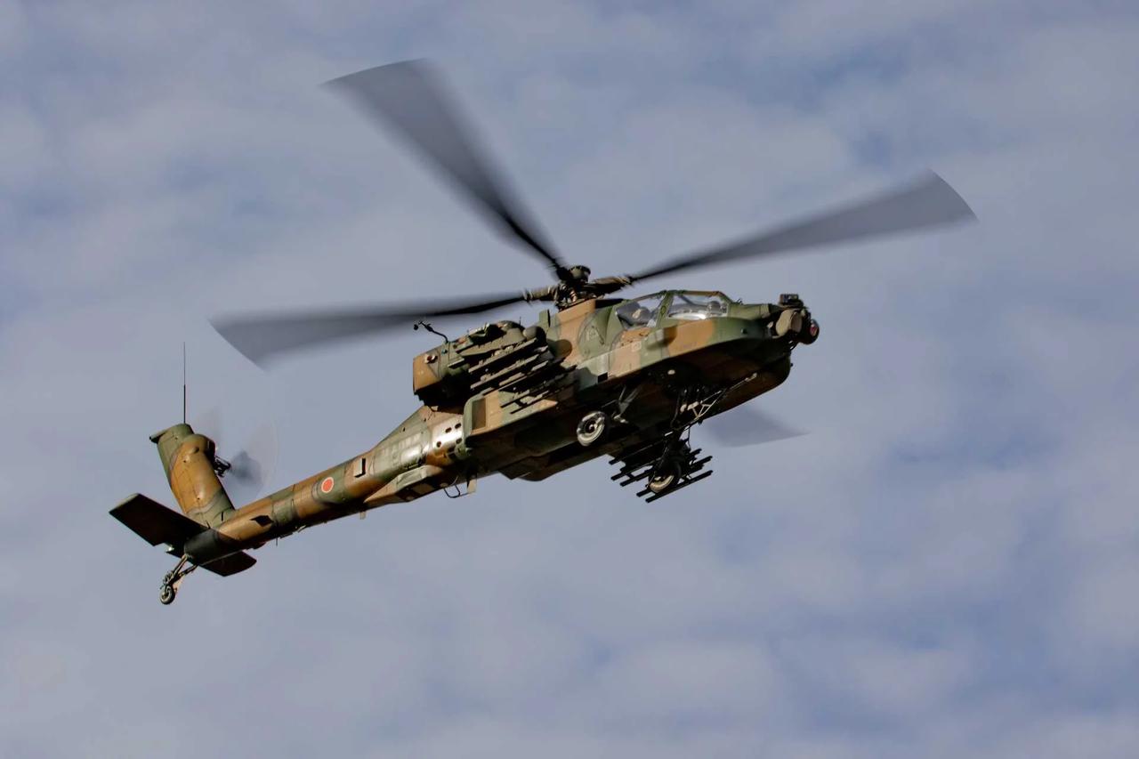 日本为何用无人机取代美制阿帕奇攻击直升机进行打击和监视
据《防务博客》 2026