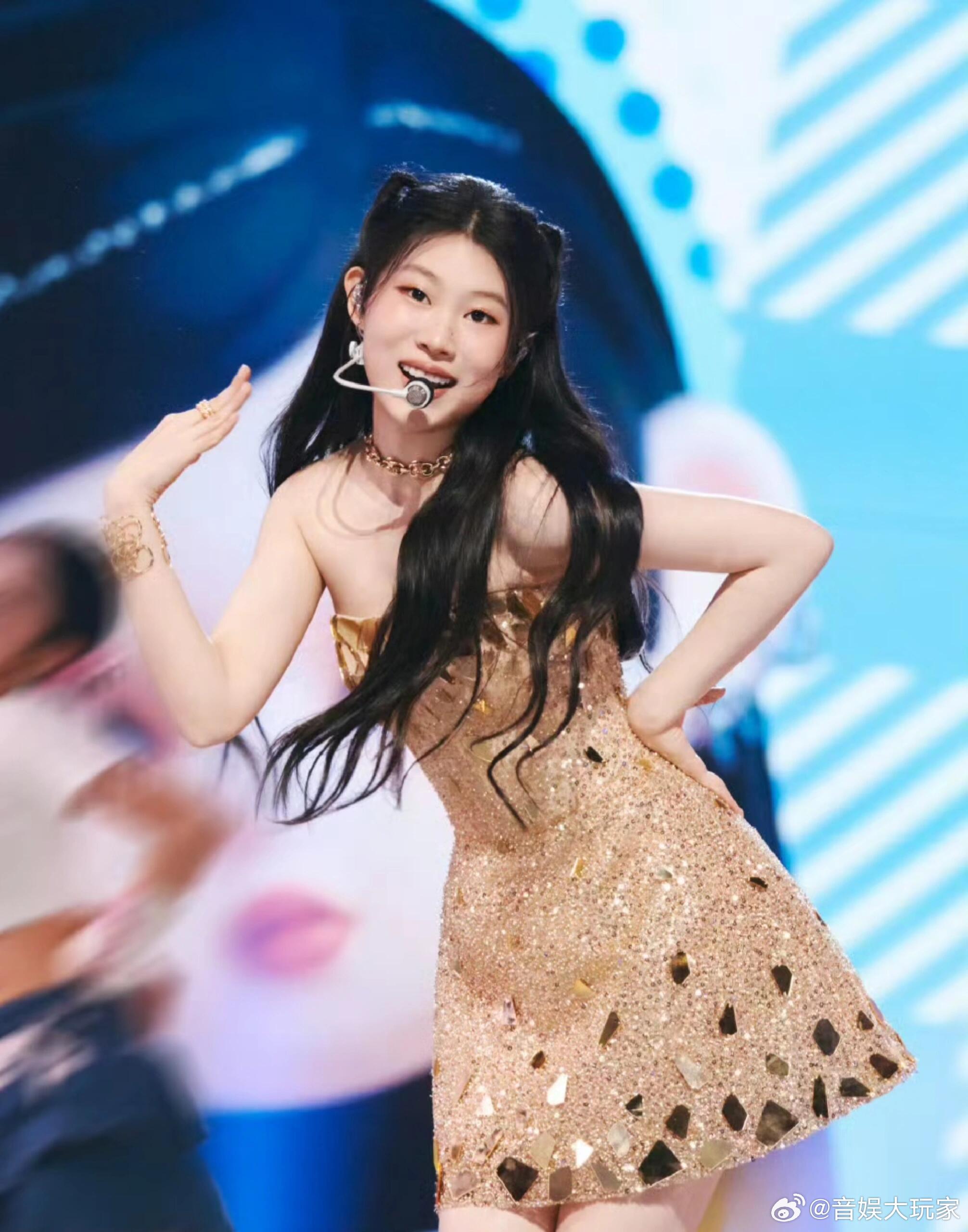 沈佳润给粉丝写的信从出道到现在，她经历的每个第一次都有粉丝陪着，这种一起长大的感