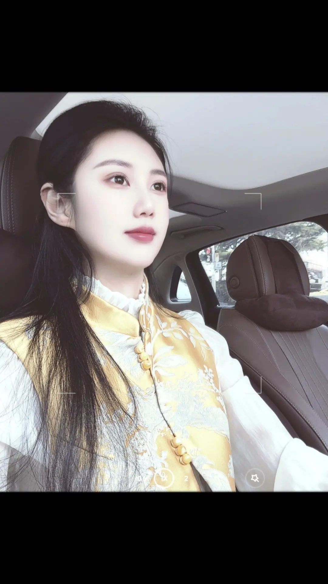 希望四月的风 可以吹来夏天的好消息 都有数不尽的开心和好运.