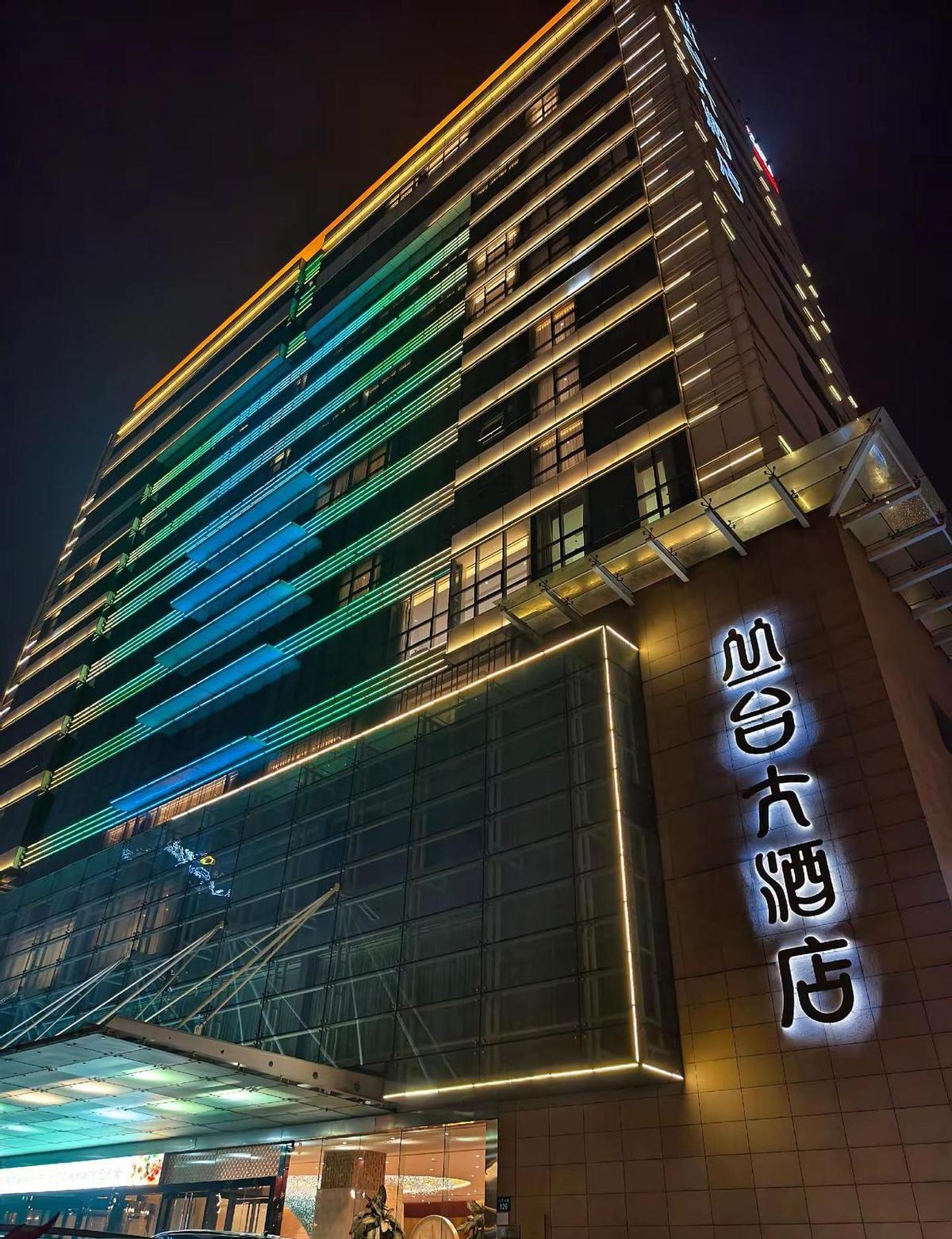 不是认命，是看透了。
该来的躲不掉，该走的留不住。
种什么因，得什么果，别怪风，