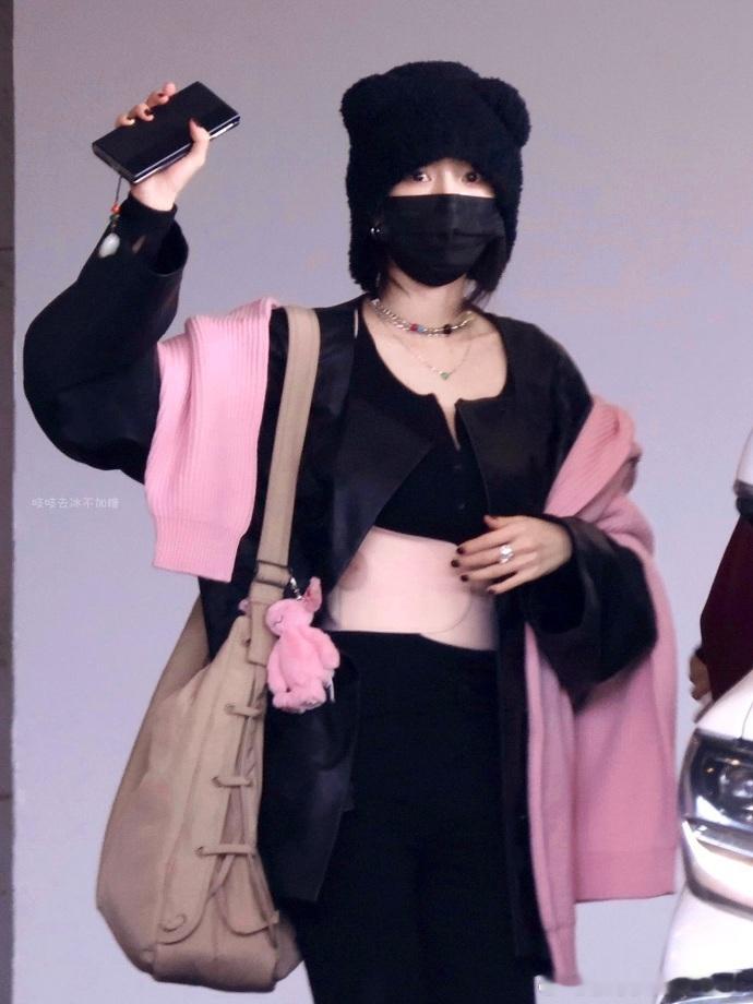 杨幂刘亦菲VOGUE唯二85花杨幂刘亦菲VOGUE待遇杨幂刘亦菲成 VOGUE 
