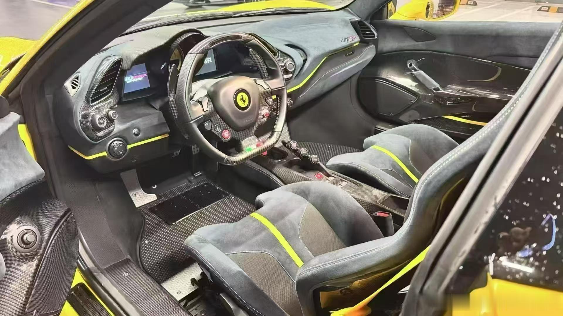 法拉利488 Pista Spider 赛道版 19年 仅仅两千多公里 