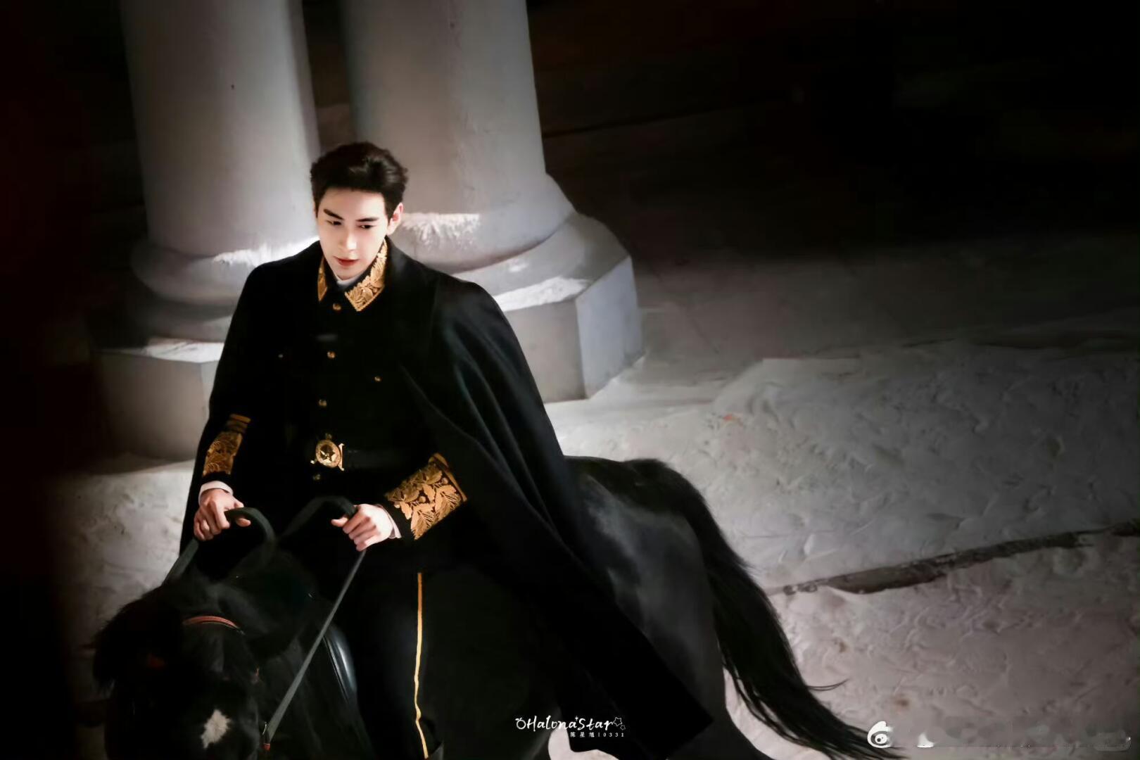 统一军装审美的男人杀回来了 陈星旭在军装界真的赢麻了！不管什么款式的军装穿在他身